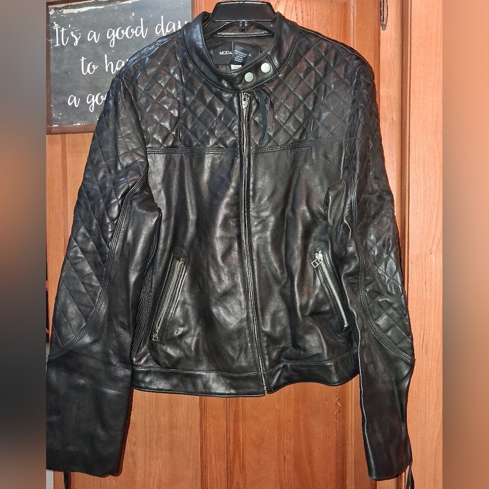 Moda International Quilted Black Lambs Leather Moto Jacket In A Ladies XL.